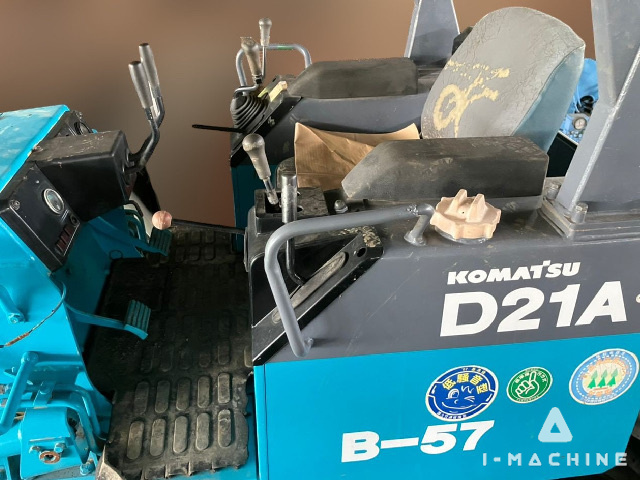 KOMATSU D21A-6