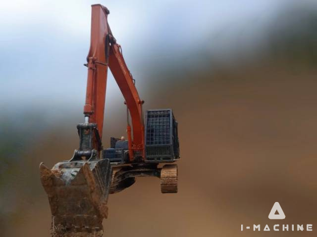 HITACHI ZX120