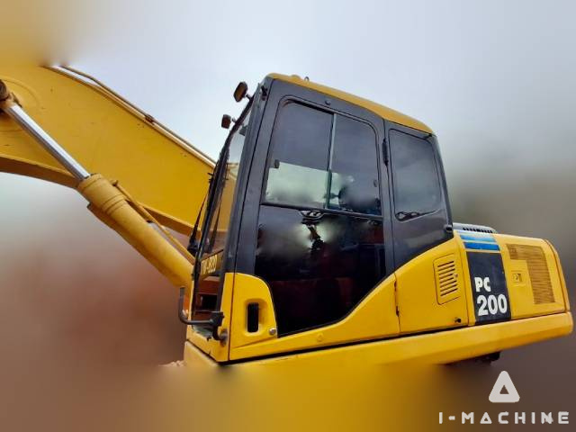 KOMATSU PC200-7