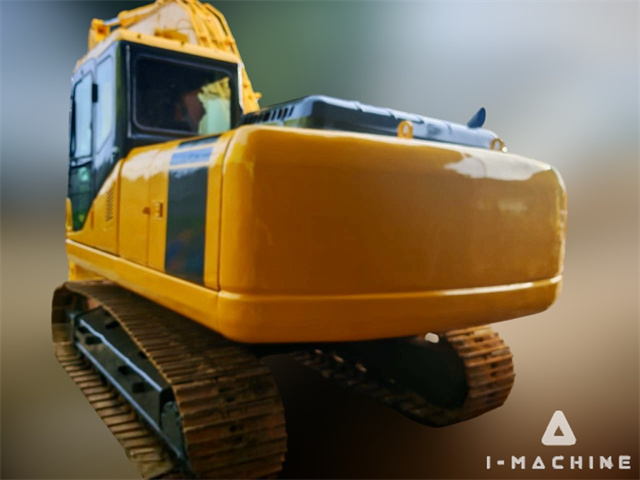 KOMATSU PC200-7